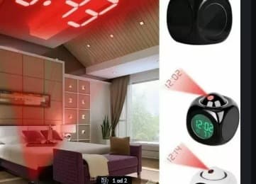 Digitalni LCD sat sa projektorom vremena, crni i beli model sa prikazom projekcije na plafonu
